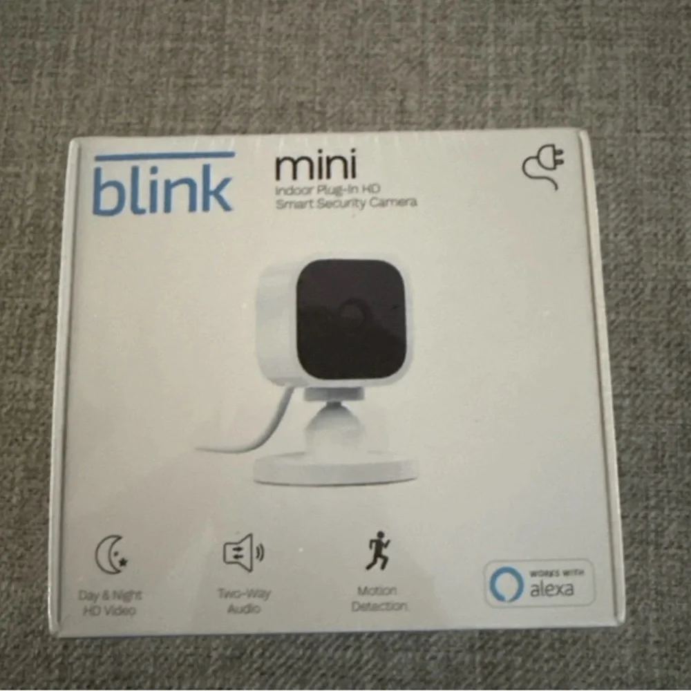 Blink Mini Indoor Plug-In HD Smart Security Camera - White